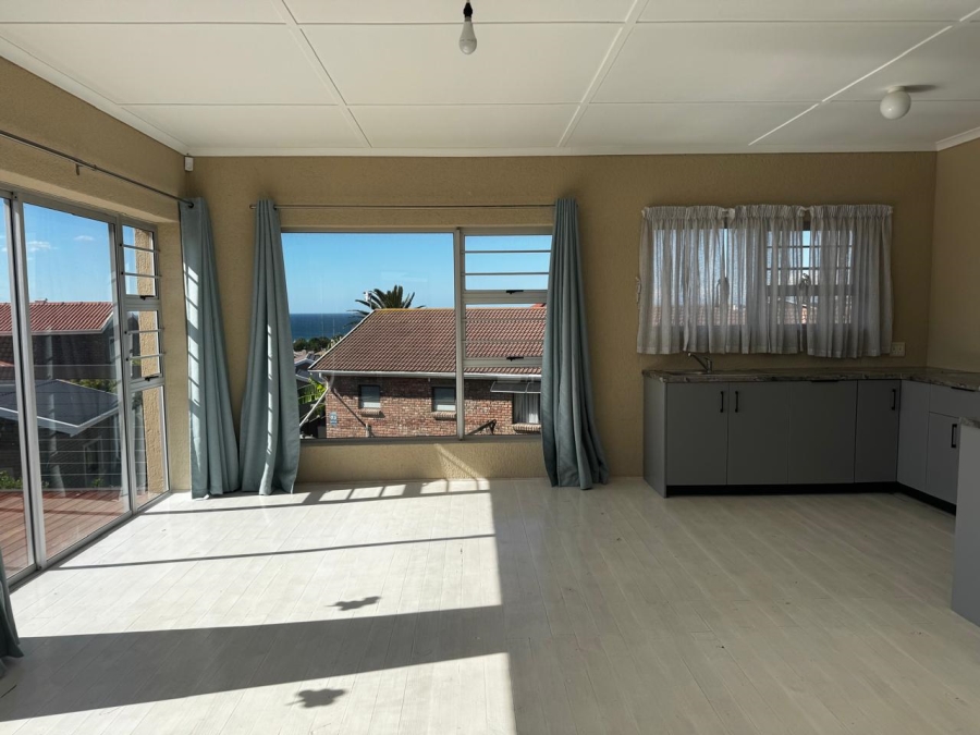 3 Bedroom Property for Sale in Wavecrest Eastern Cape